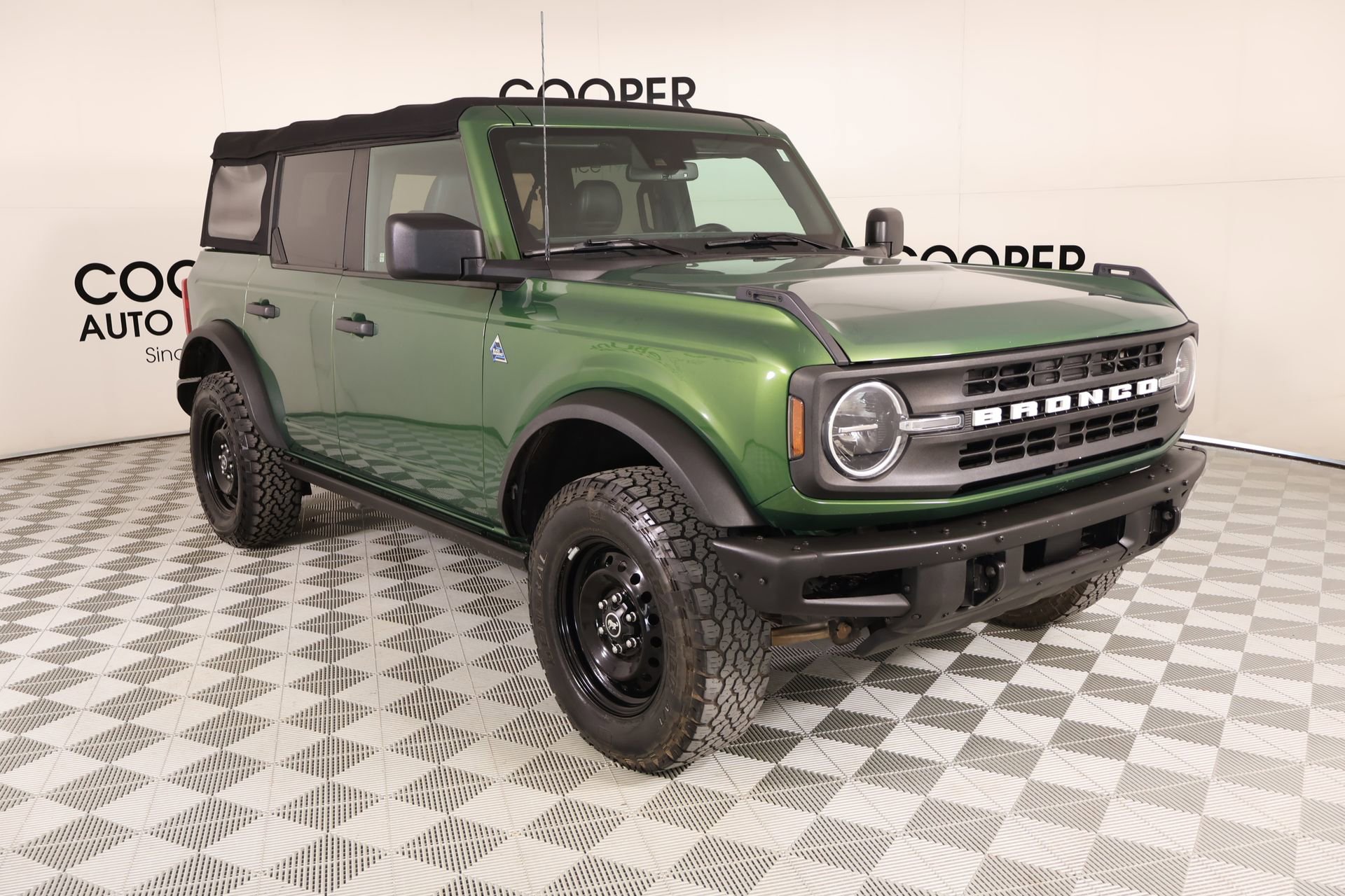 Used 2022 Ford Bronco Black Diamond AWD/4WD image 1