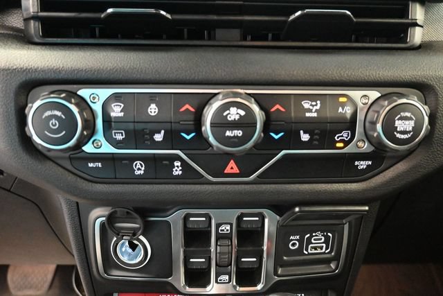Used 2025 Jeep Wrangler Unlimited Sport AWD/4WD image 25