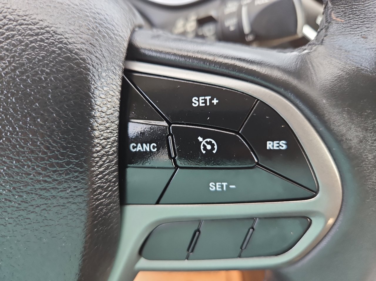 Used 2019 Jeep Cherokee Latitude Plus w/ Comfort/Convenience Group image 27