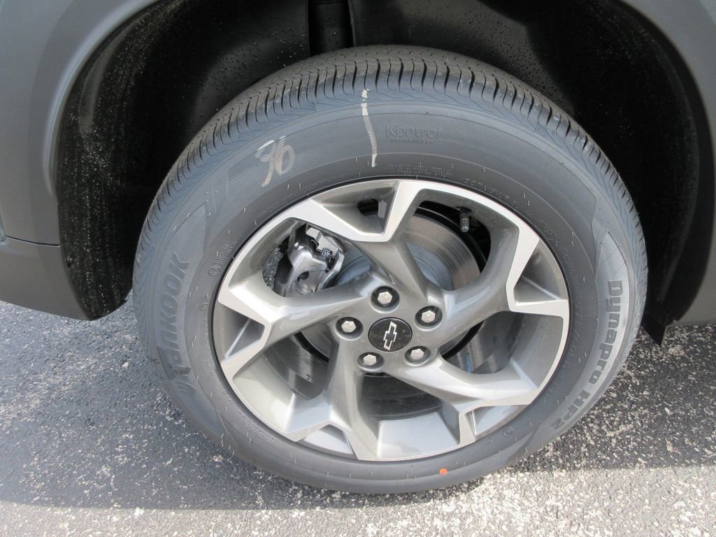 New 2026 Chevrolet Trax LT w/ LPO, Blackout Package FWD image 9