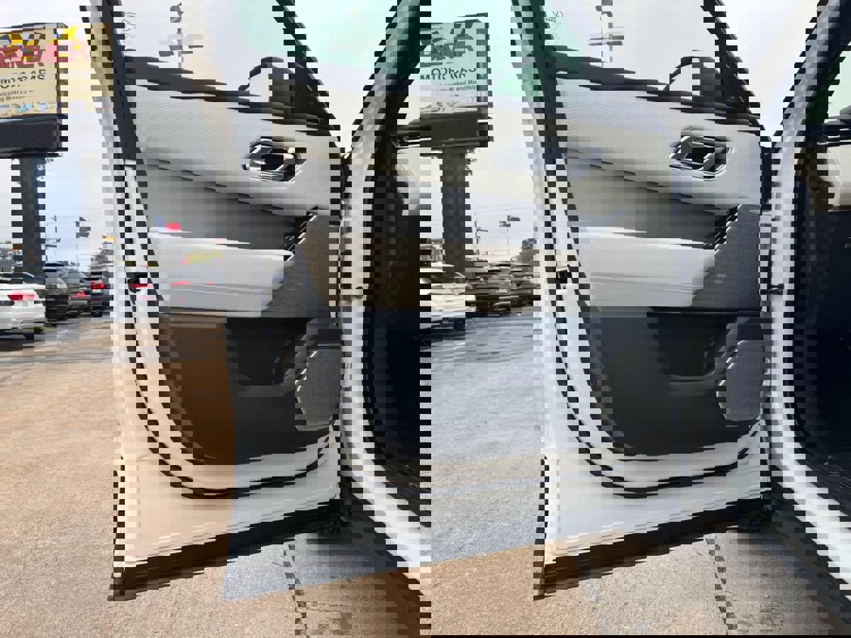 Used 2019 Land Rover Range Rover Velar R-Dynamic SE image 15