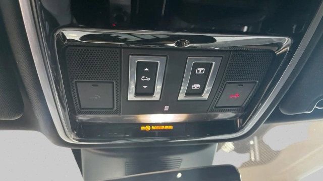 Used 2018 Land Rover Range Rover HSE image 18