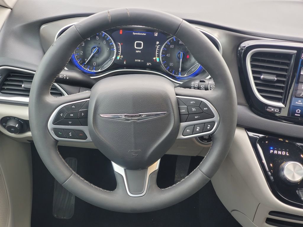 Used 2024 Chrysler Pacifica Touring-L image 32