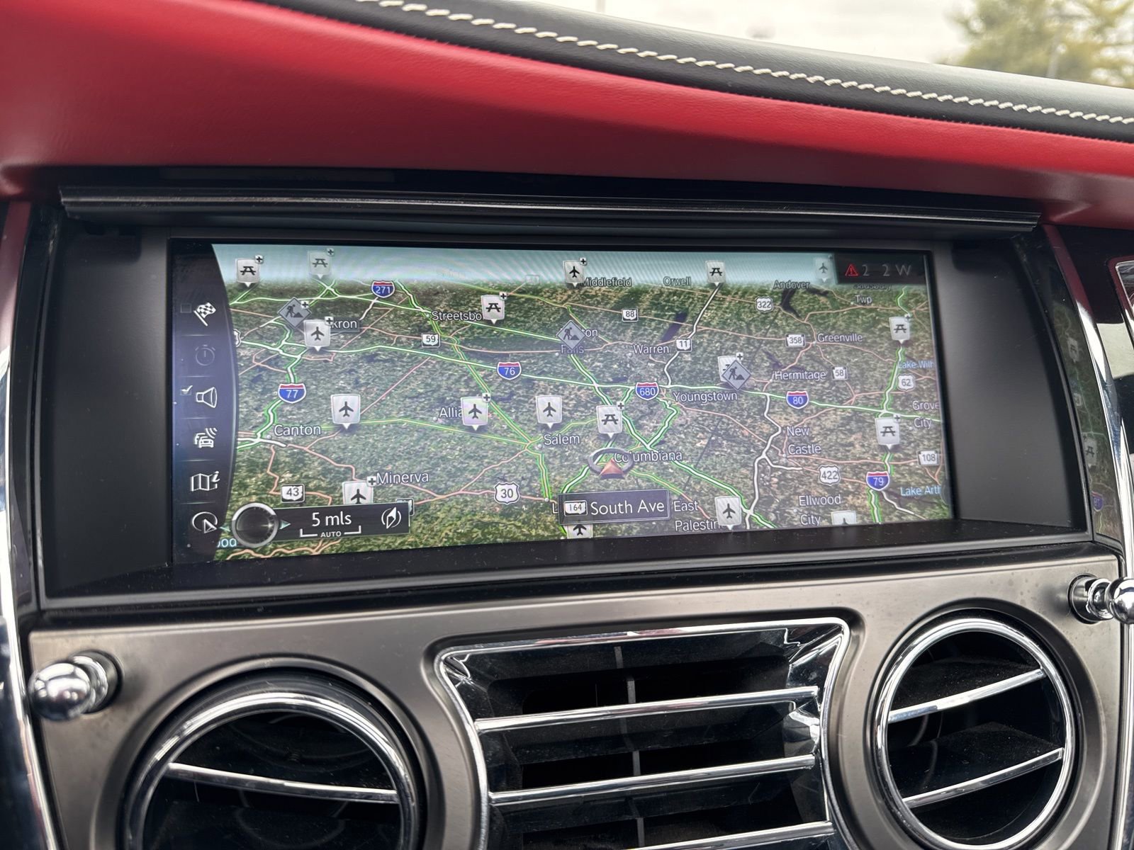 Used 2018 Rolls-Royce Dawn image 11