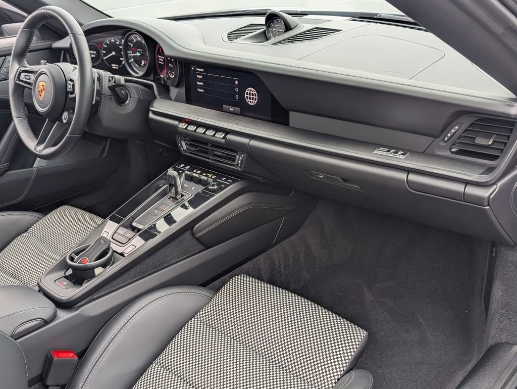 Used 2024 Porsche 911 image 13