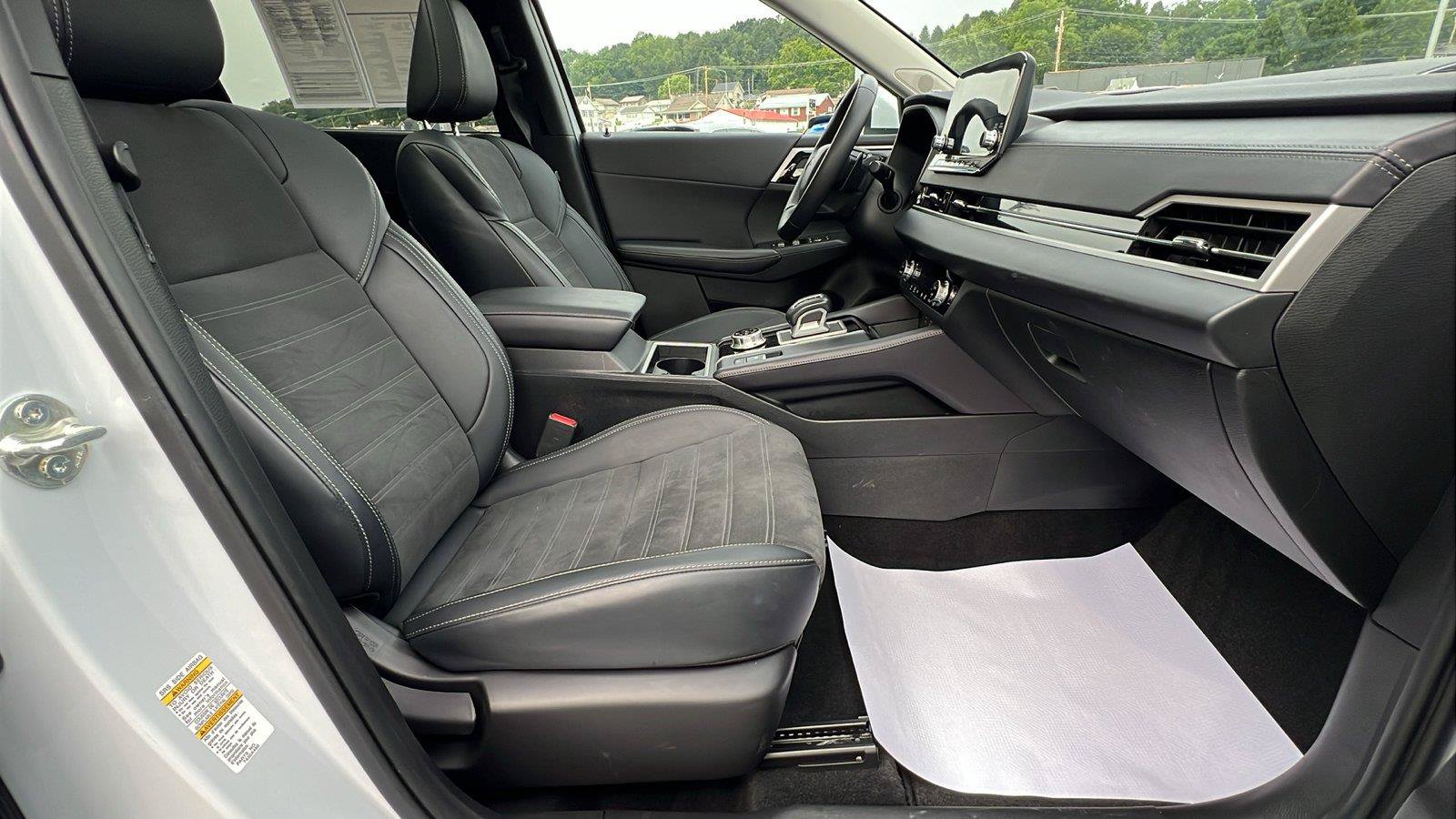 Used 2024 Mitsubishi Outlander SE AWD/4WD image 13