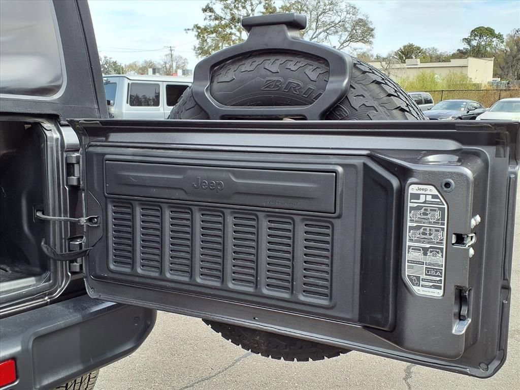 Used 2019 Jeep Wrangler Unlimited Sahara image 21