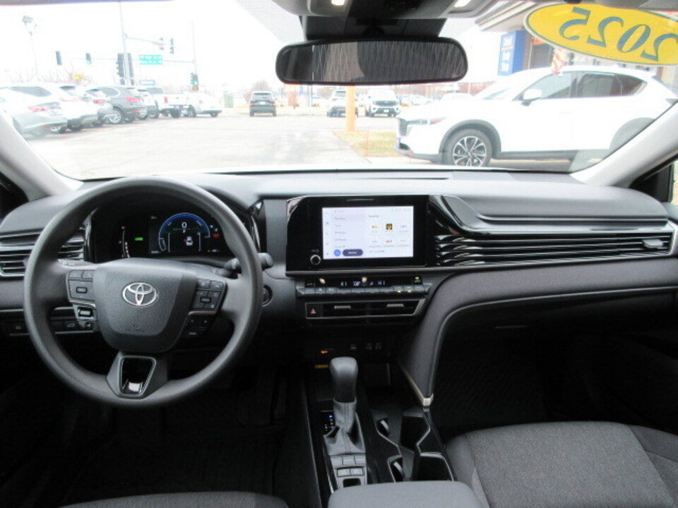 Used 2025 Toyota Camry LE image 11