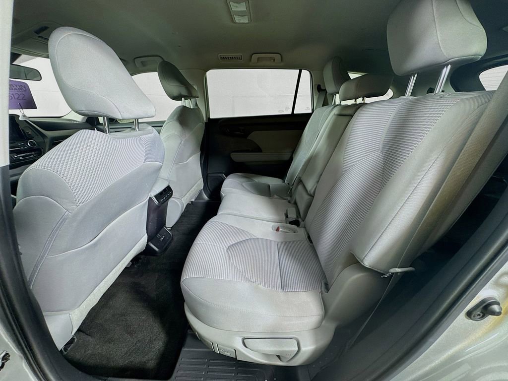 Used 2023 Toyota Highlander LE FWD image 27
