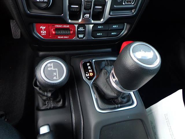Used 2025 Jeep Wrangler Unlimited Rubicon w/ Convenience Group AWD/4WD image 22