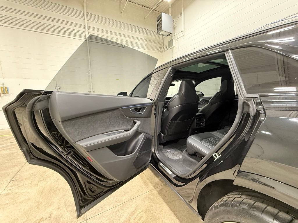 Used 2025 Audi SQ8 Premium Plus w/ 23" Wheel Package AWD/4WD image 40