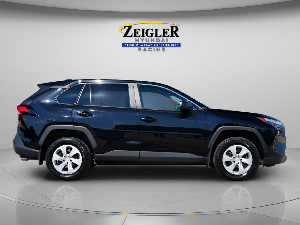 Used 2024 Toyota RAV4 LE AWD/4WD image 8