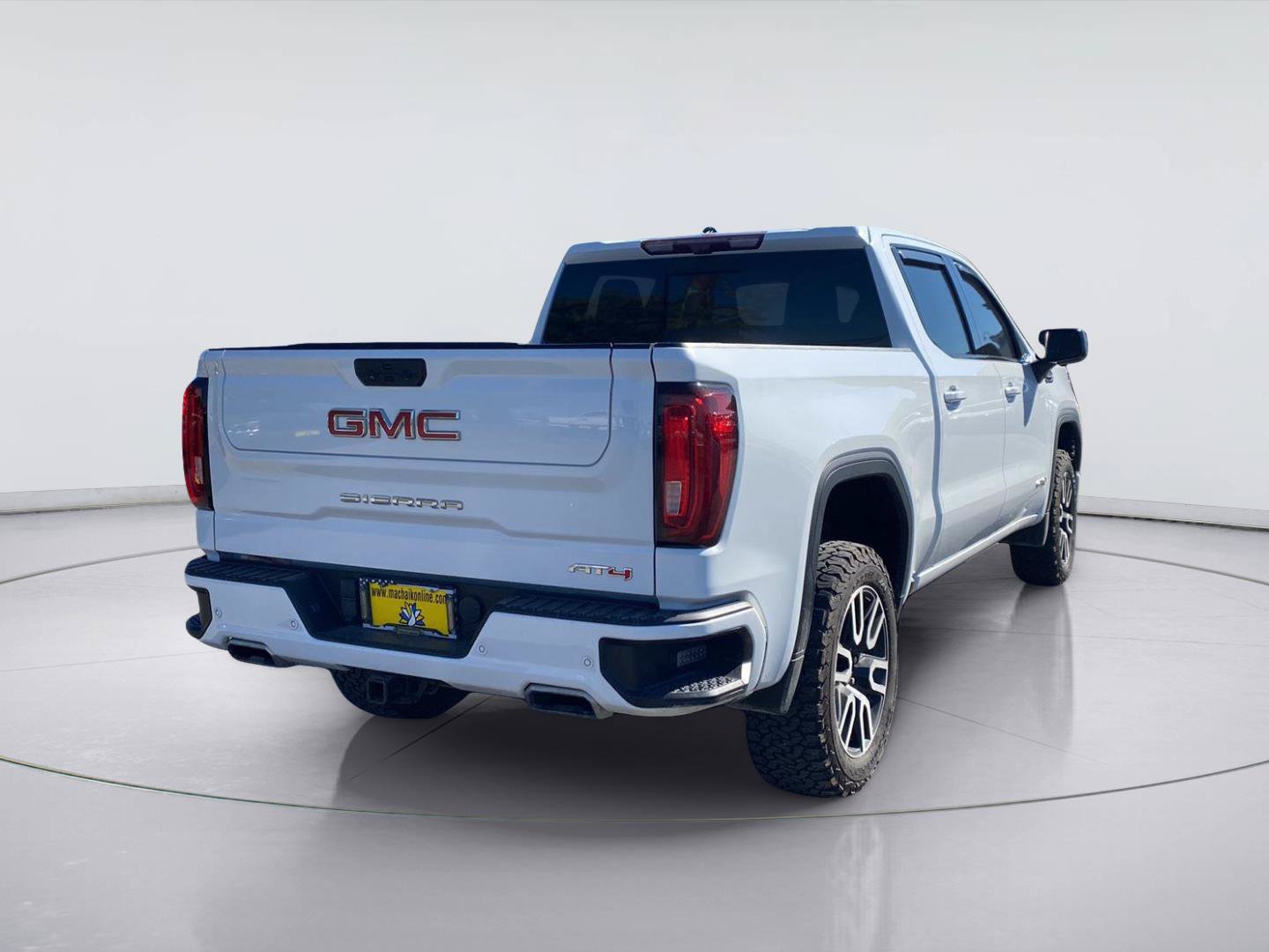 Used 2023 GMC Sierra 1500 AT4 w/ Technology Package AWD/4WD image 5