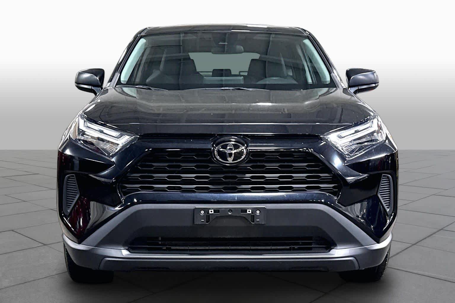 Used 2023 Toyota RAV4 LE AWD/4WD image 4