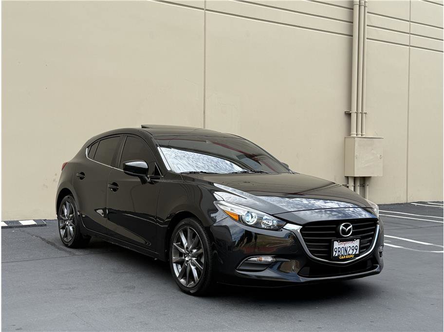 Used 2018 MAZDA MAZDA3 Touring FWD image 3