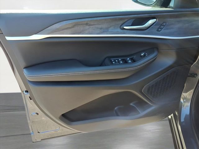 New 2025 Jeep Grand Cherokee Limited image 11