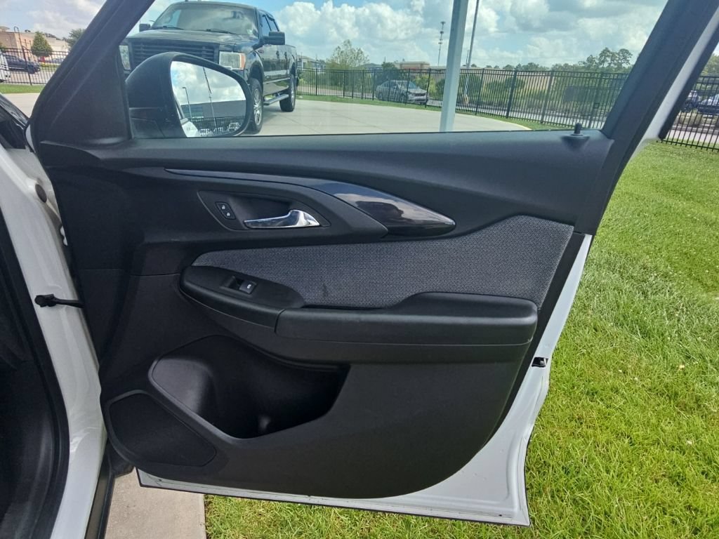 Used 2023 Chevrolet TrailBlazer LS FWD image 20