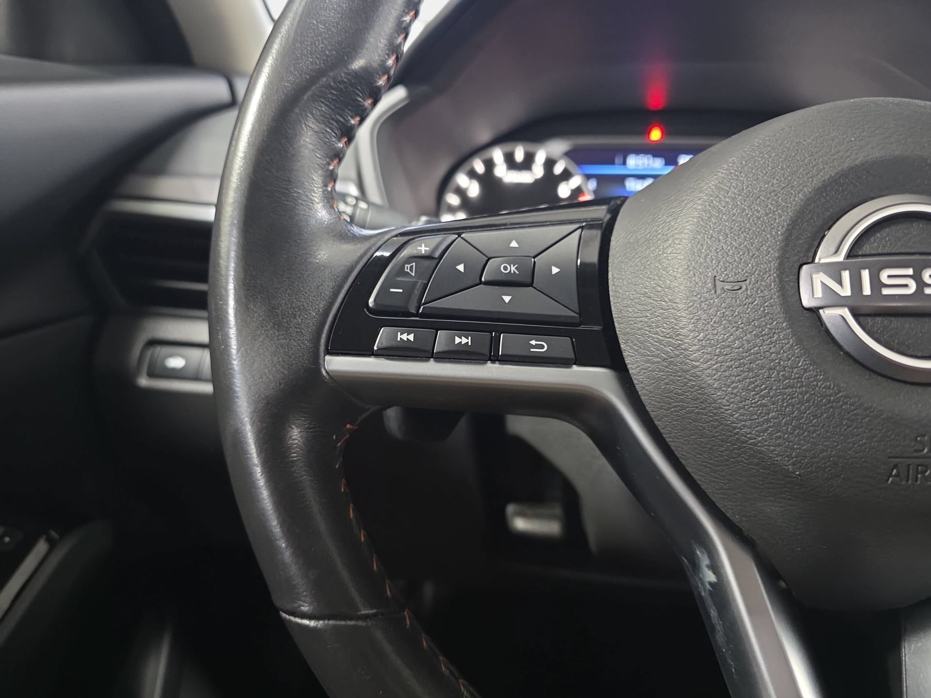 Used 2024 Nissan Altima 2.5 SR FWD image 16