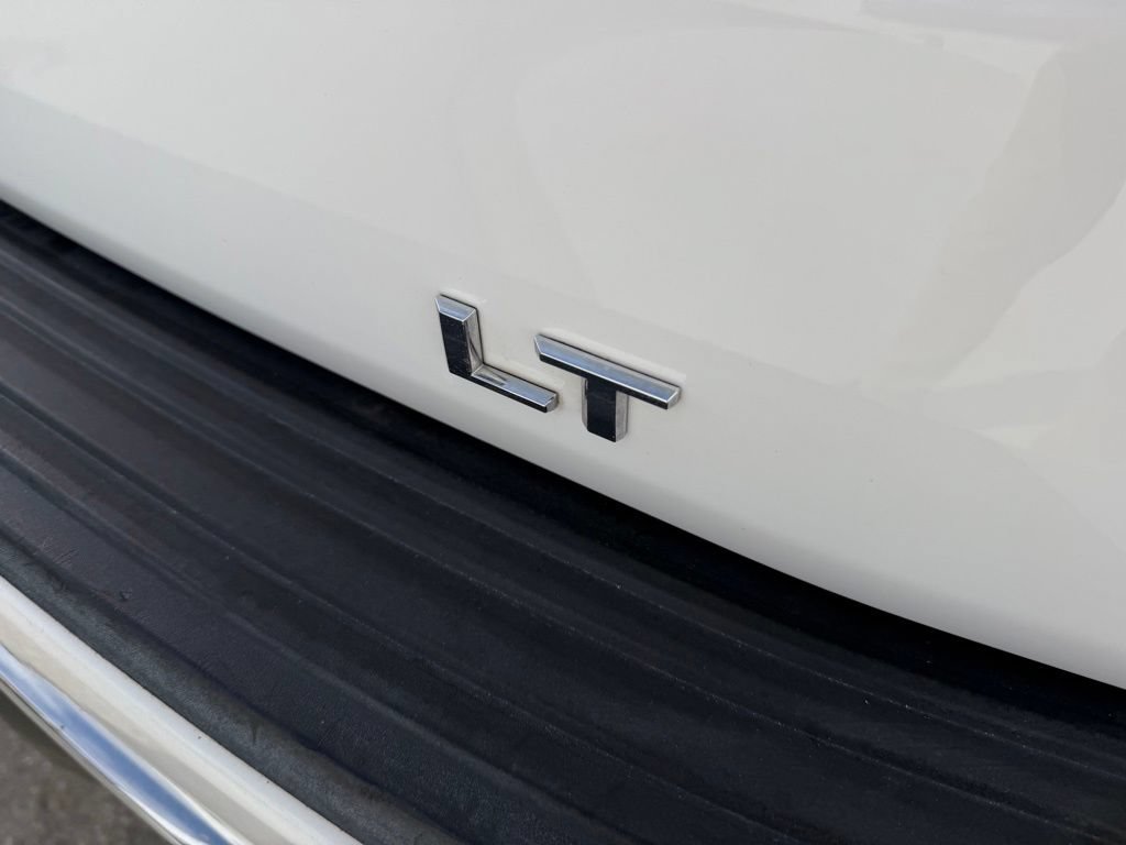Used 2024 Chevrolet Suburban LT RWD image 11
