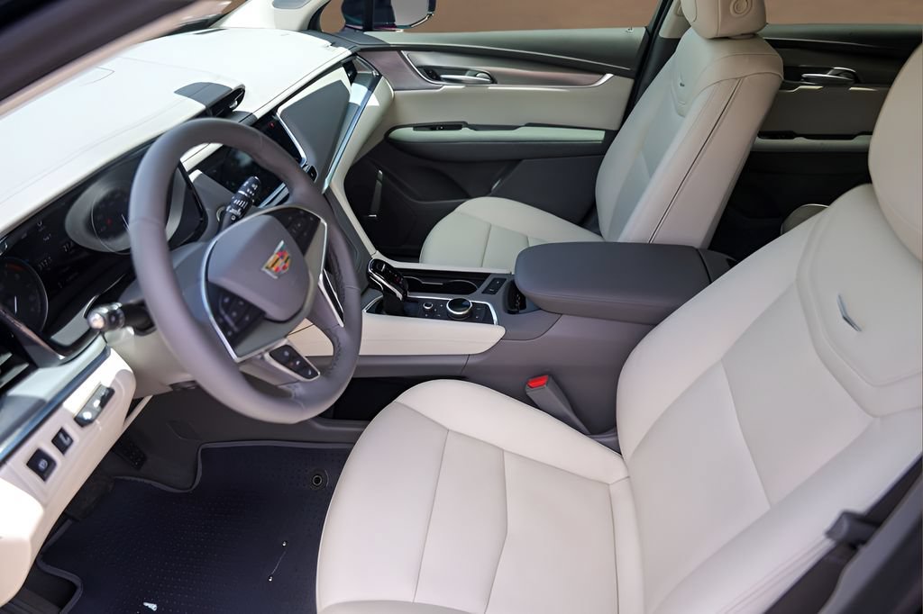 Certified 2026 Cadillac XT5 Premium Luxury w/ Driver Assist Package FWD image 9