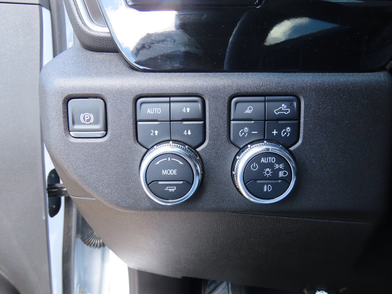 Used 2025 GMC Sierra 2500 SLT w/ SLT Convenience Package image 25