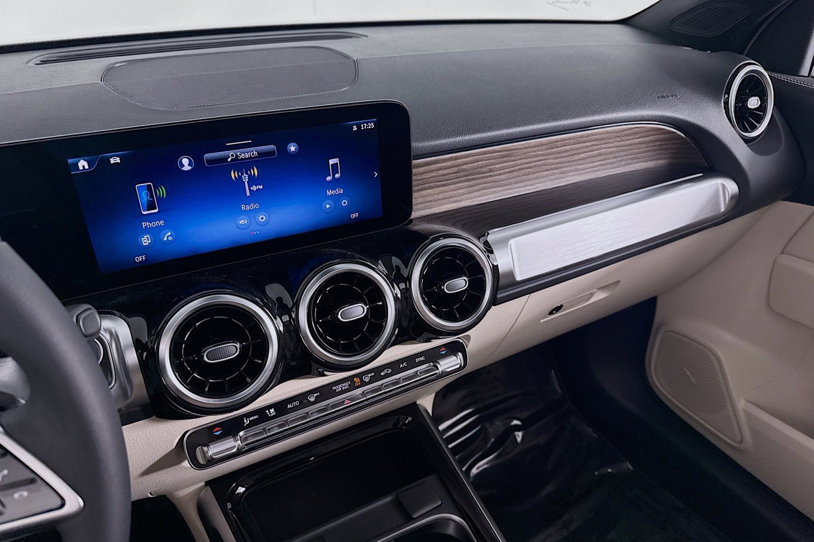 New 2026 Mercedes-Benz GLB 250 image 19