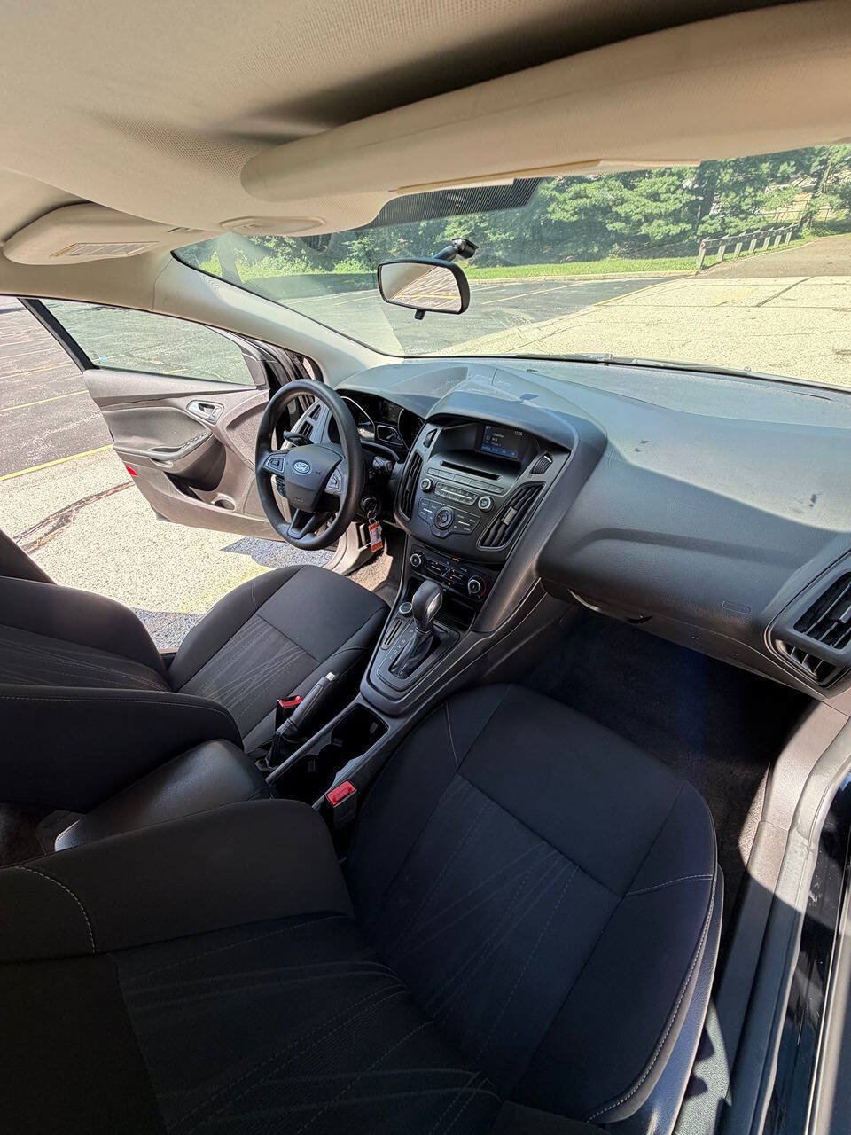 Used 2017 Ford Focus SE FWD image 30