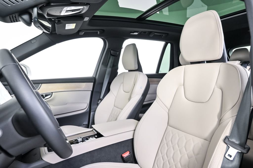 Certified 2025 Volvo XC90 B6 Core w/ Climate Package image 7