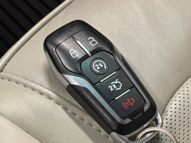 Used 2016 Ford Explorer Platinum image 38