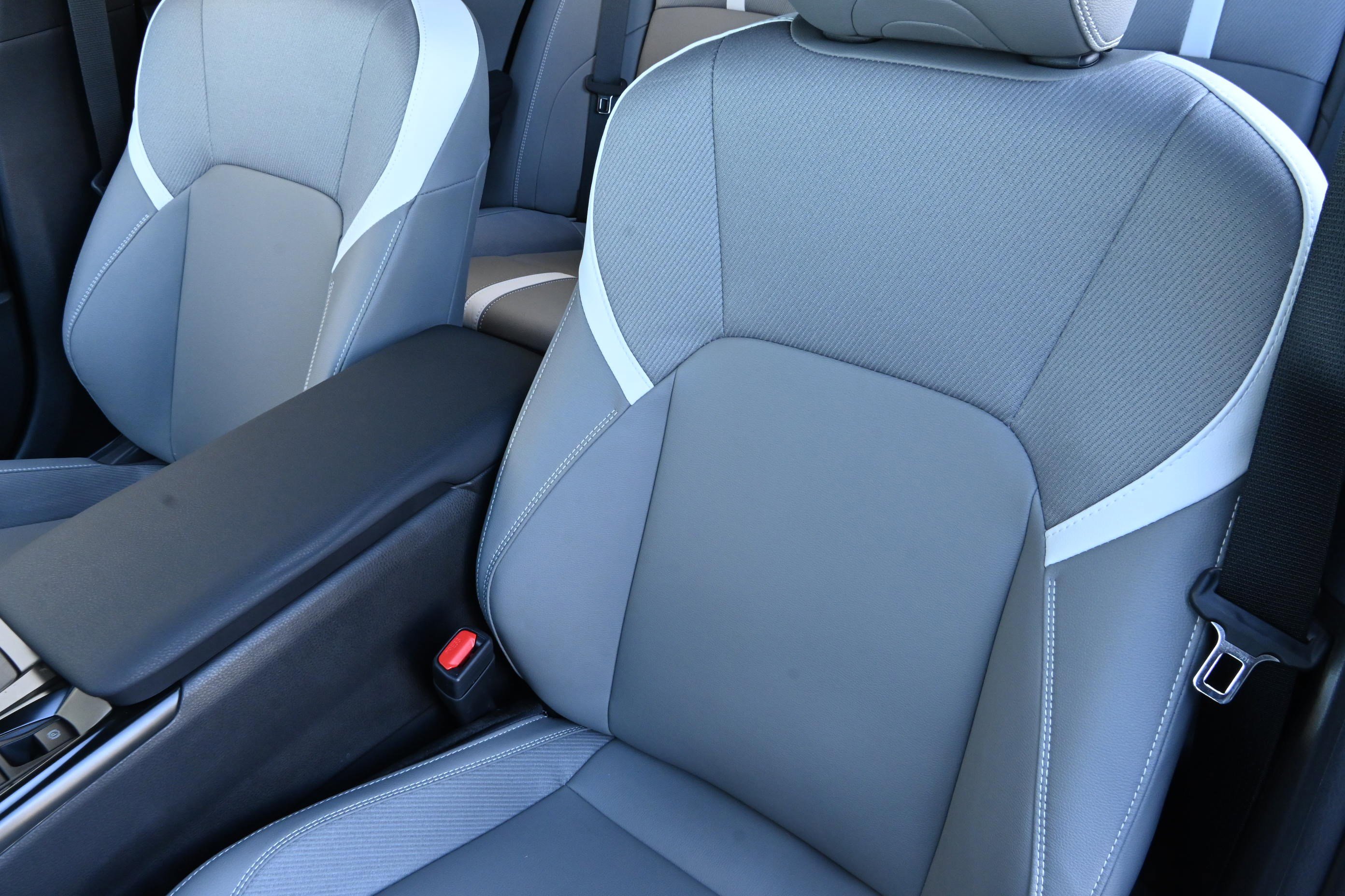 Used 2025 Toyota Camry SE image 9