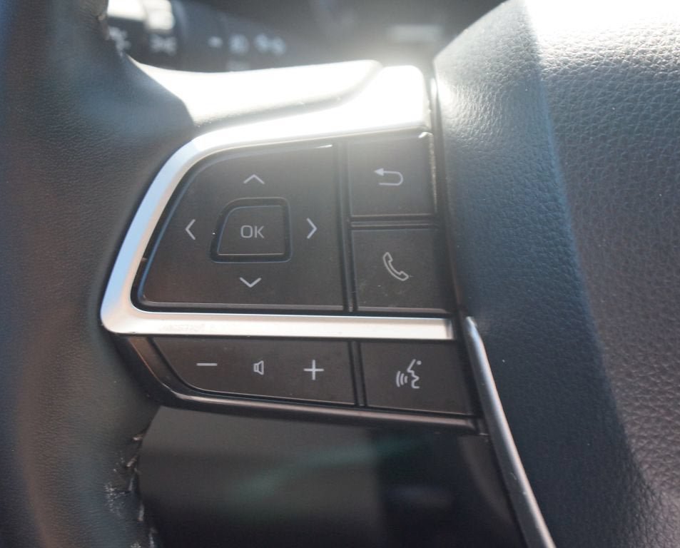 Used 2024 Toyota Highlander Limited FWD image 10