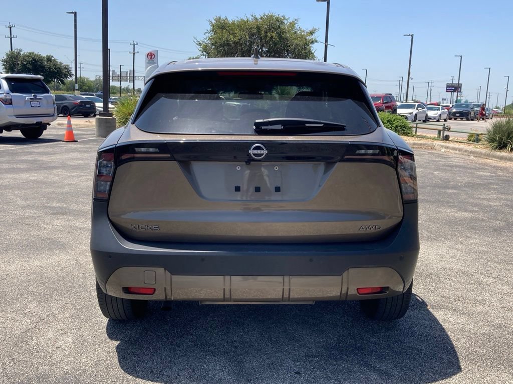 Used 2025 Nissan Kicks SV AWD/4WD image 6
