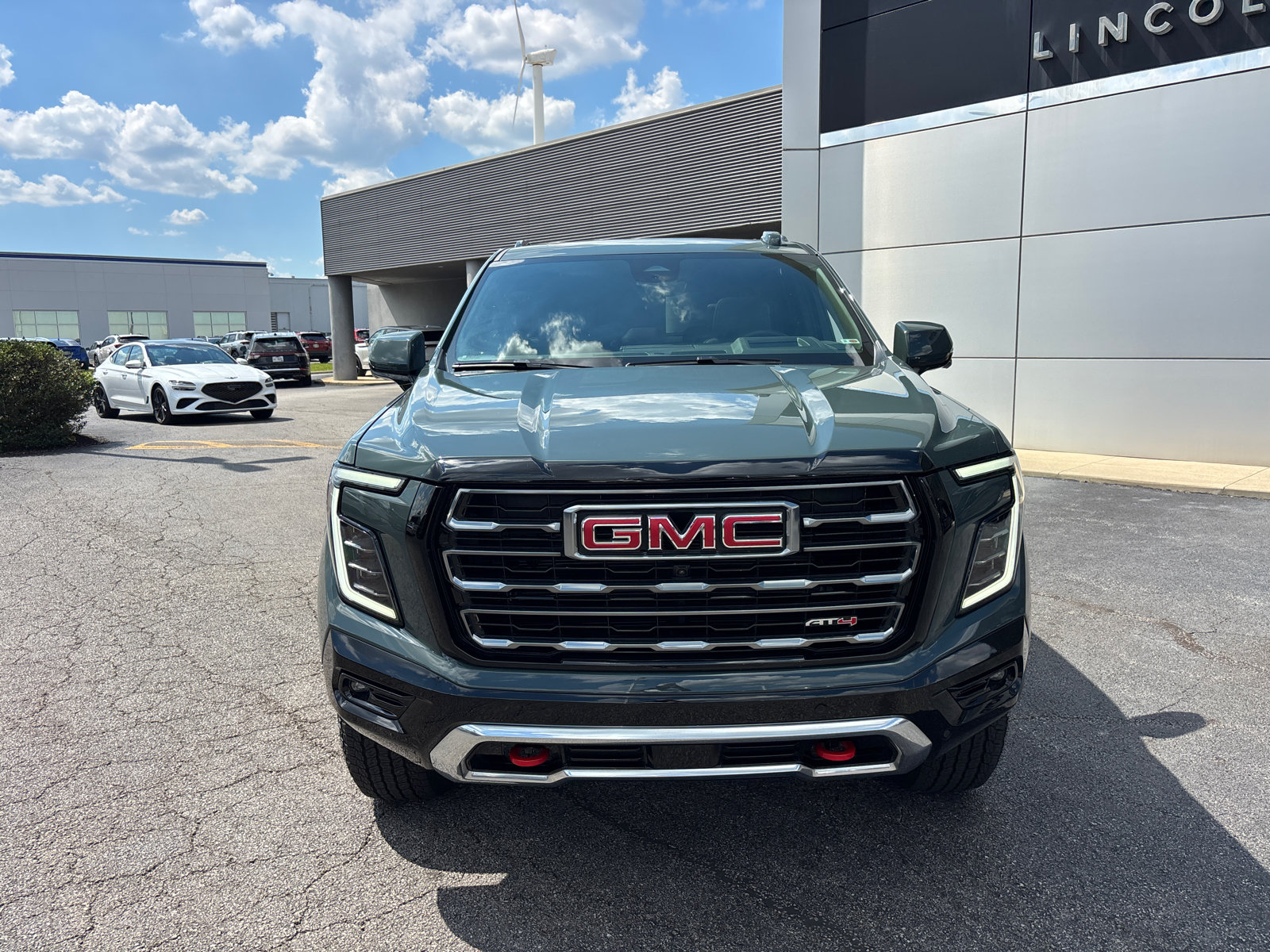 Used 2025 GMC Yukon AT4 w/ AT4 Premium Plus Package AWD/4WD image 2