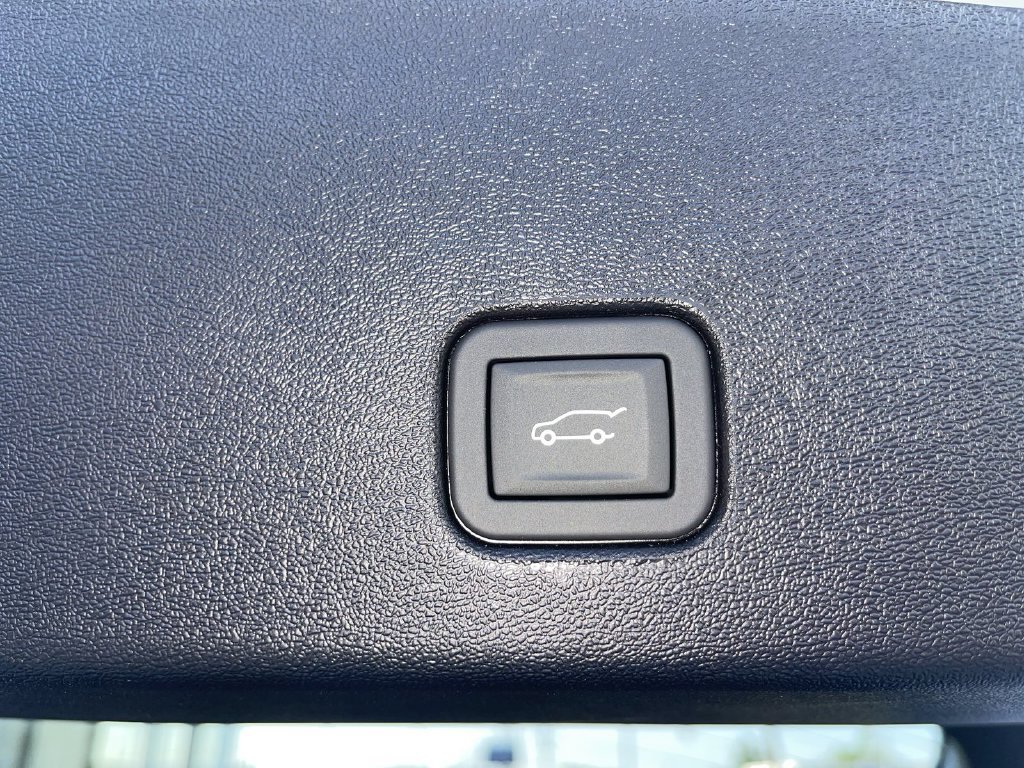 New 2027 Cadillac Optiq Luxury w/ LPO, Floor Liner Package AWD/4WD image 16