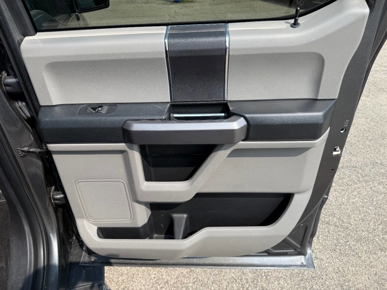 Used 2018 Ford F150 XLT w/ Trailer Tow Package image 29