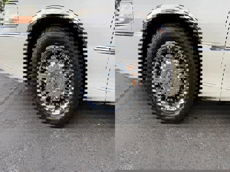 Used 2007 Lincoln Town Car Designer Series image 9