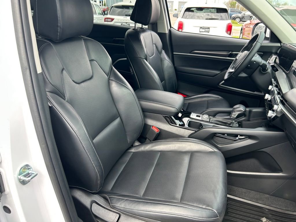 Used 2023 Kia Telluride LX image 25