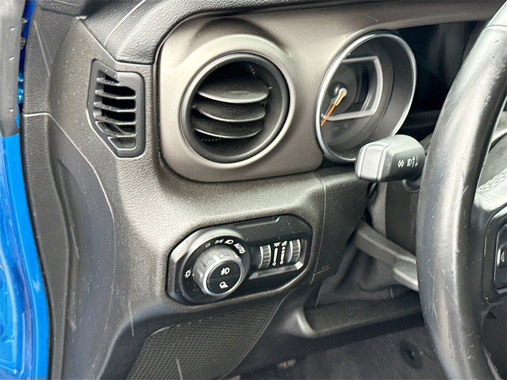 Used 2021 Jeep Gladiator Willys image 12