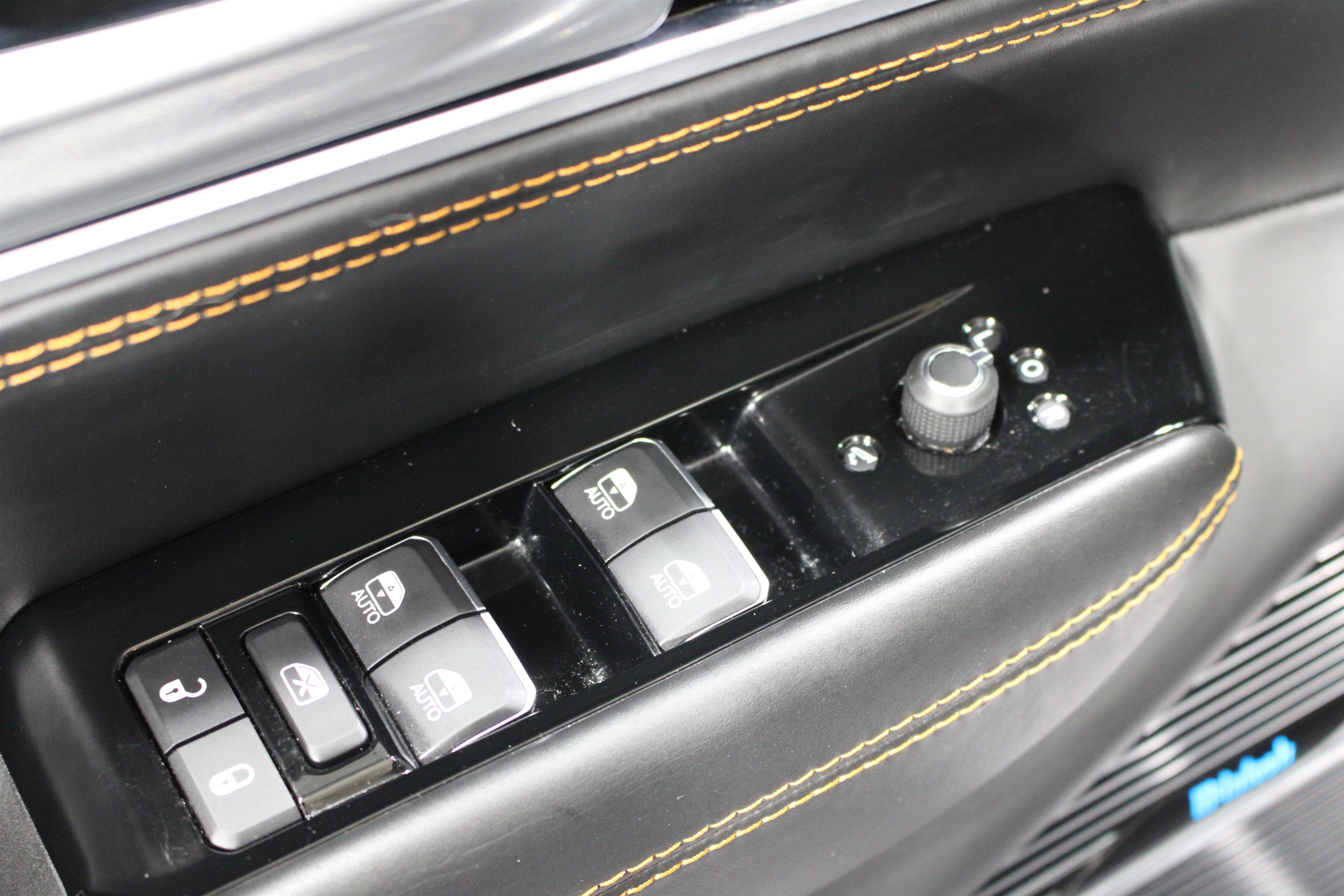 Used 2023 Jeep Grand Wagoneer Series III AWD/4WD image 7