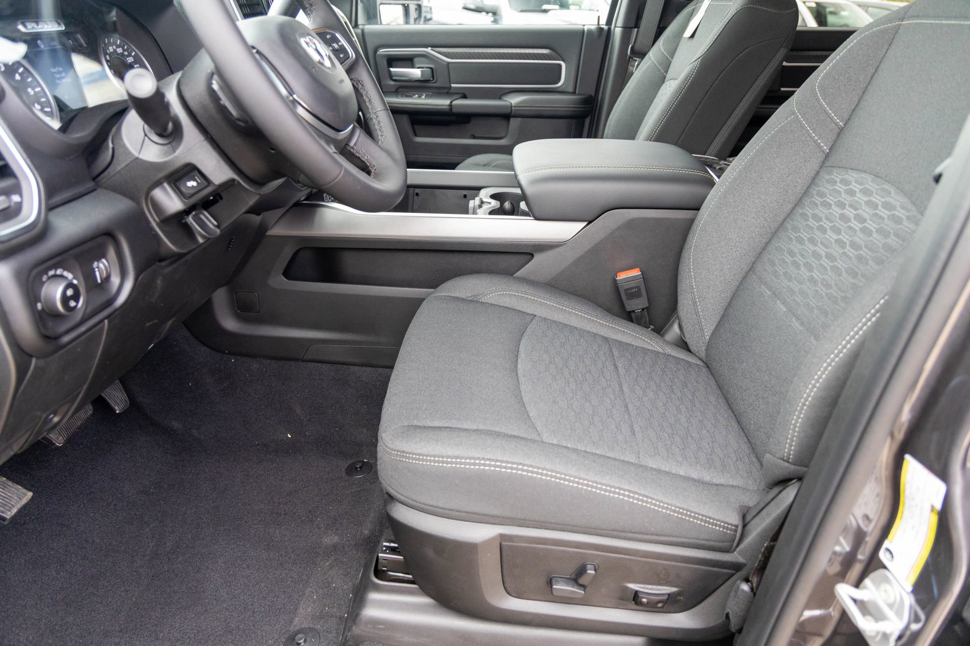 New 2026 RAM 2500 Big Horn AWD/4WD image 4