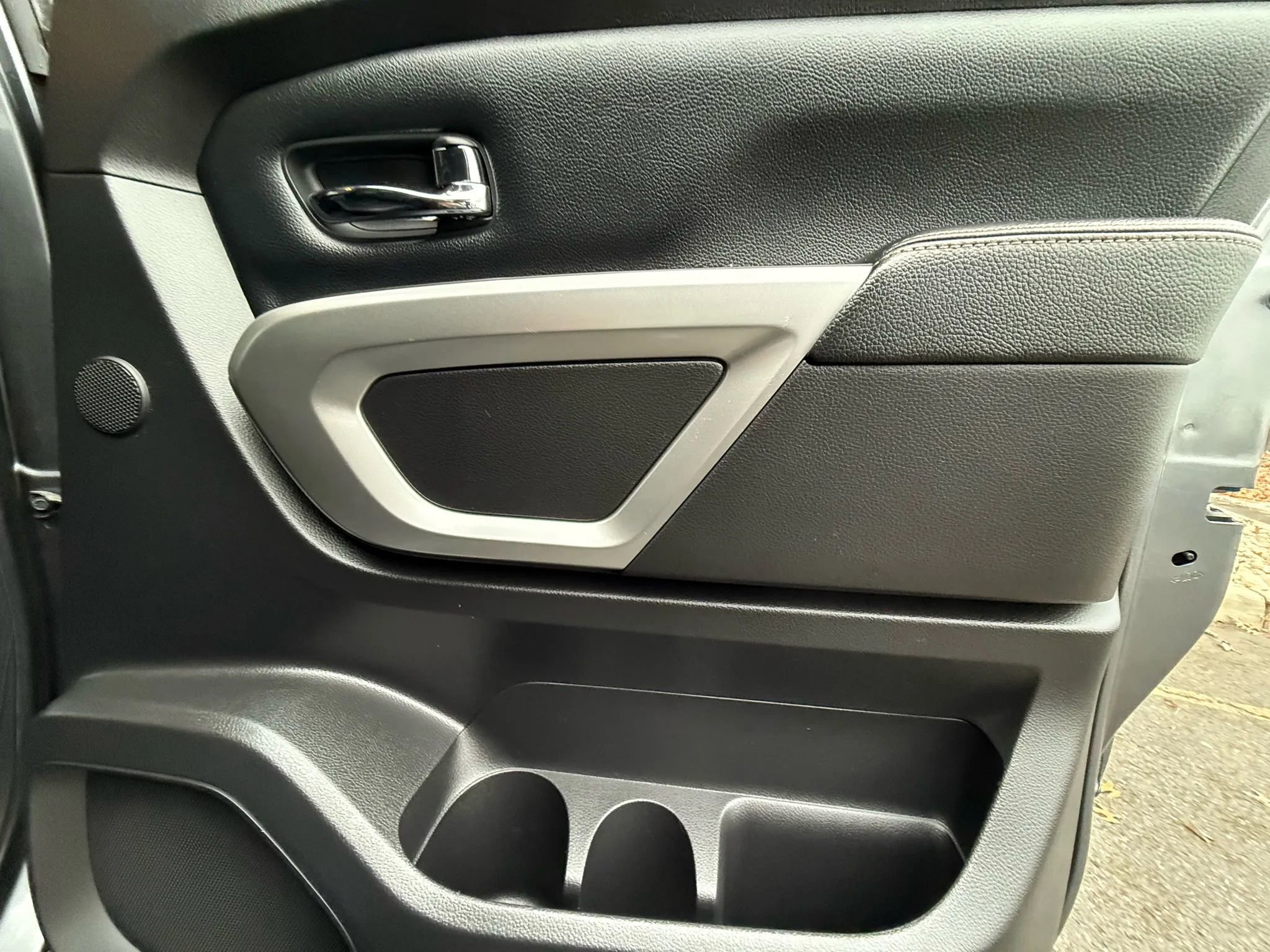 Used 2017 Nissan Titan SL image 26