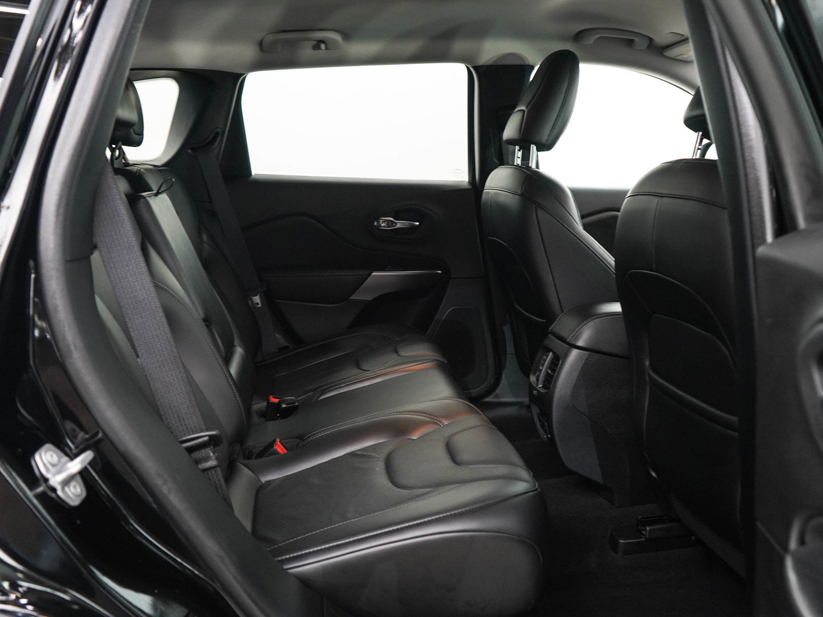 Used 2020 Jeep Cherokee Limited AWD/4WD image 12