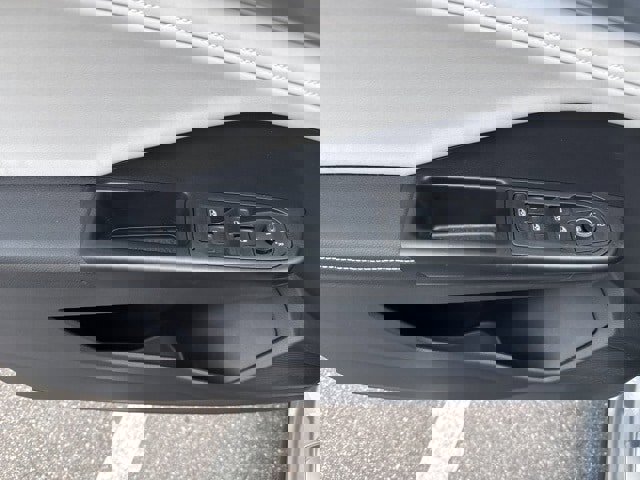 Certified 2025 Volkswagen Taos SE w/ Panoramic Sunroof Package image 19