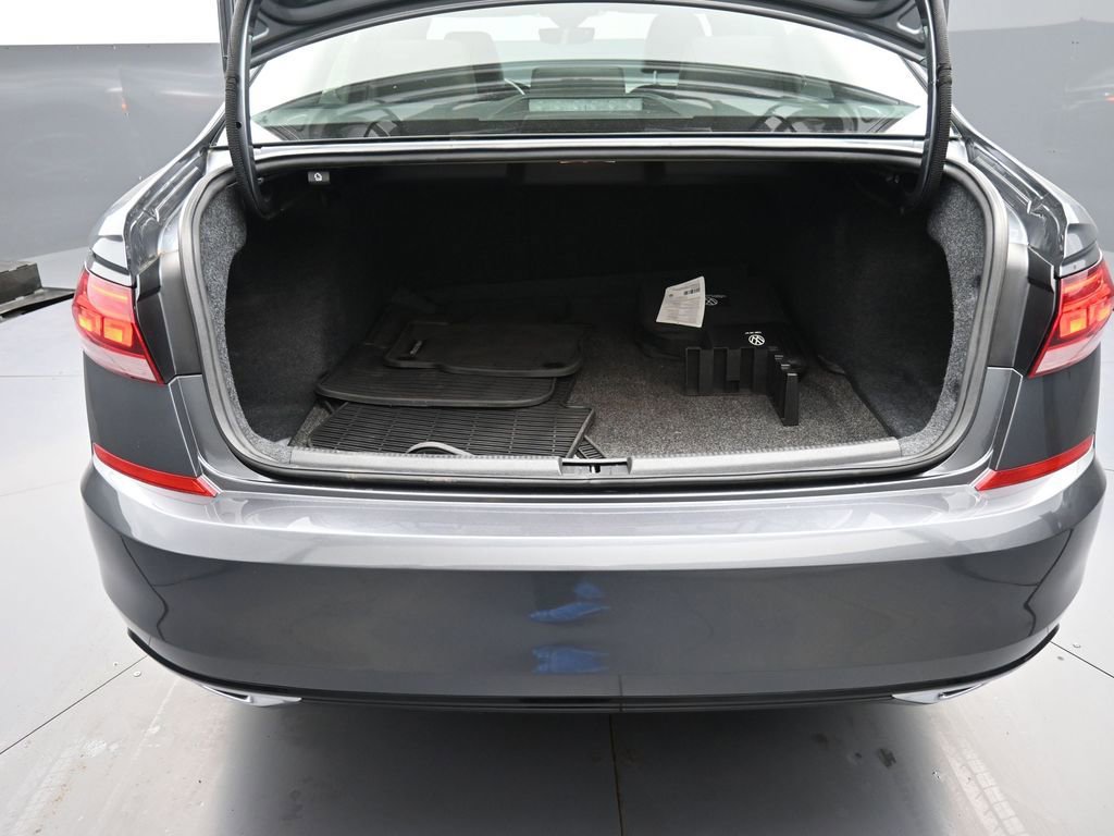 Used 2021 Volkswagen Passat 2.0T R-Line image 22