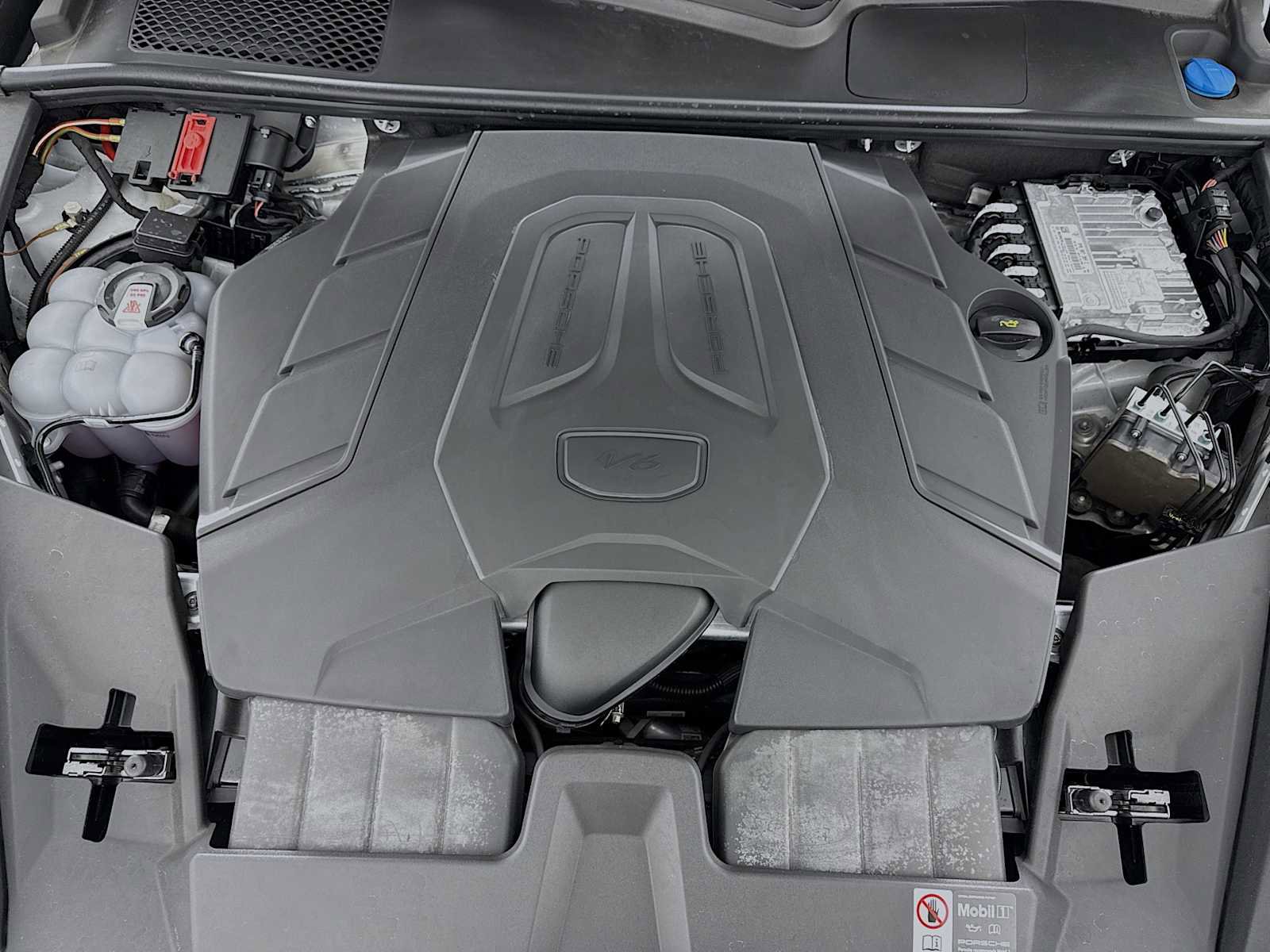 Certified 2025 Porsche Cayenne Coupe image 30