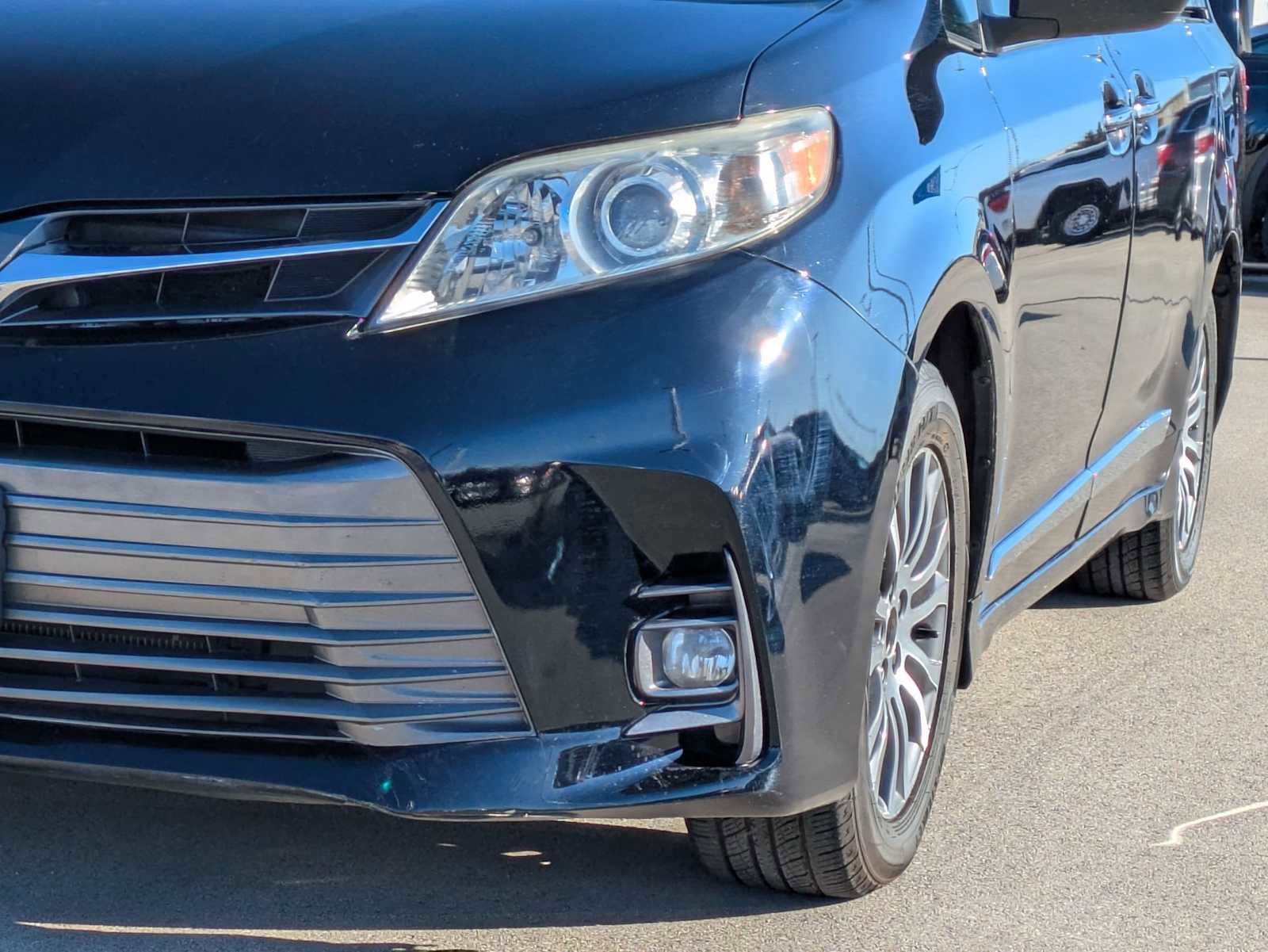 Used 2018 Toyota Sienna XLE w/ XLE Navigation Package FWD image 13