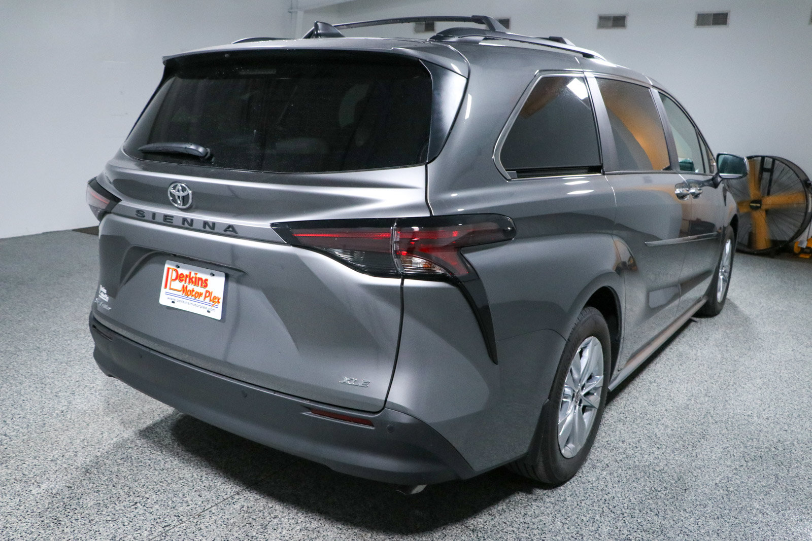 Used 2026 Toyota Sienna XLE AWD/4WD image 7