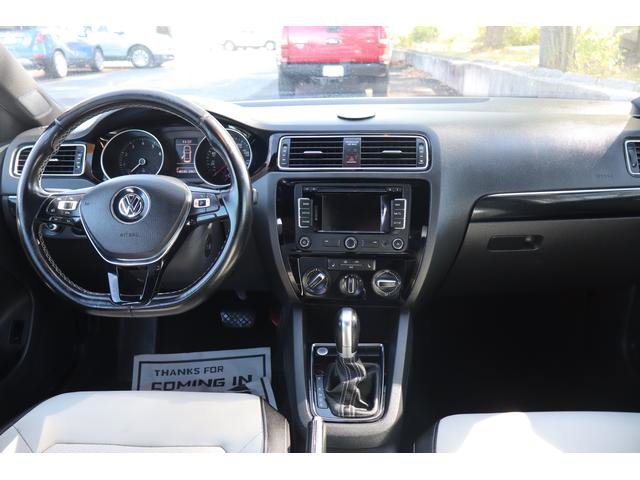 Used 2015 Volkswagen Jetta Sport image 8