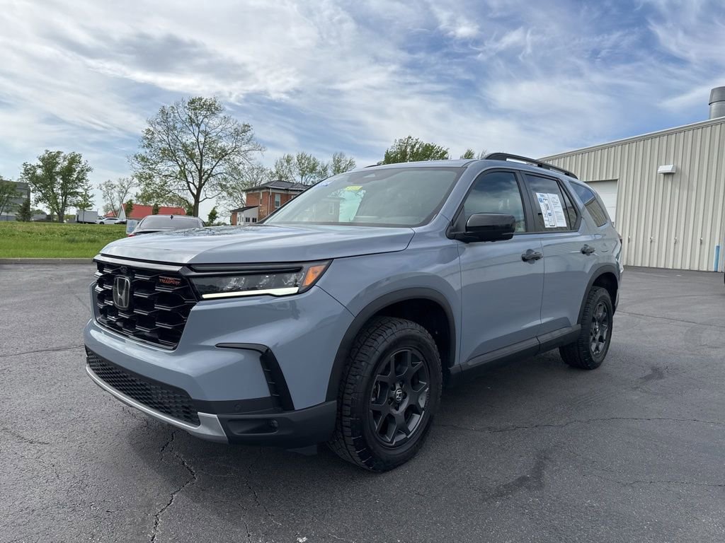 Used 2024 Honda Pilot TrailSport image 3