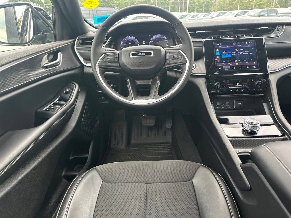 Used 2023 Jeep Grand Cherokee Altitude AWD/4WD image 19